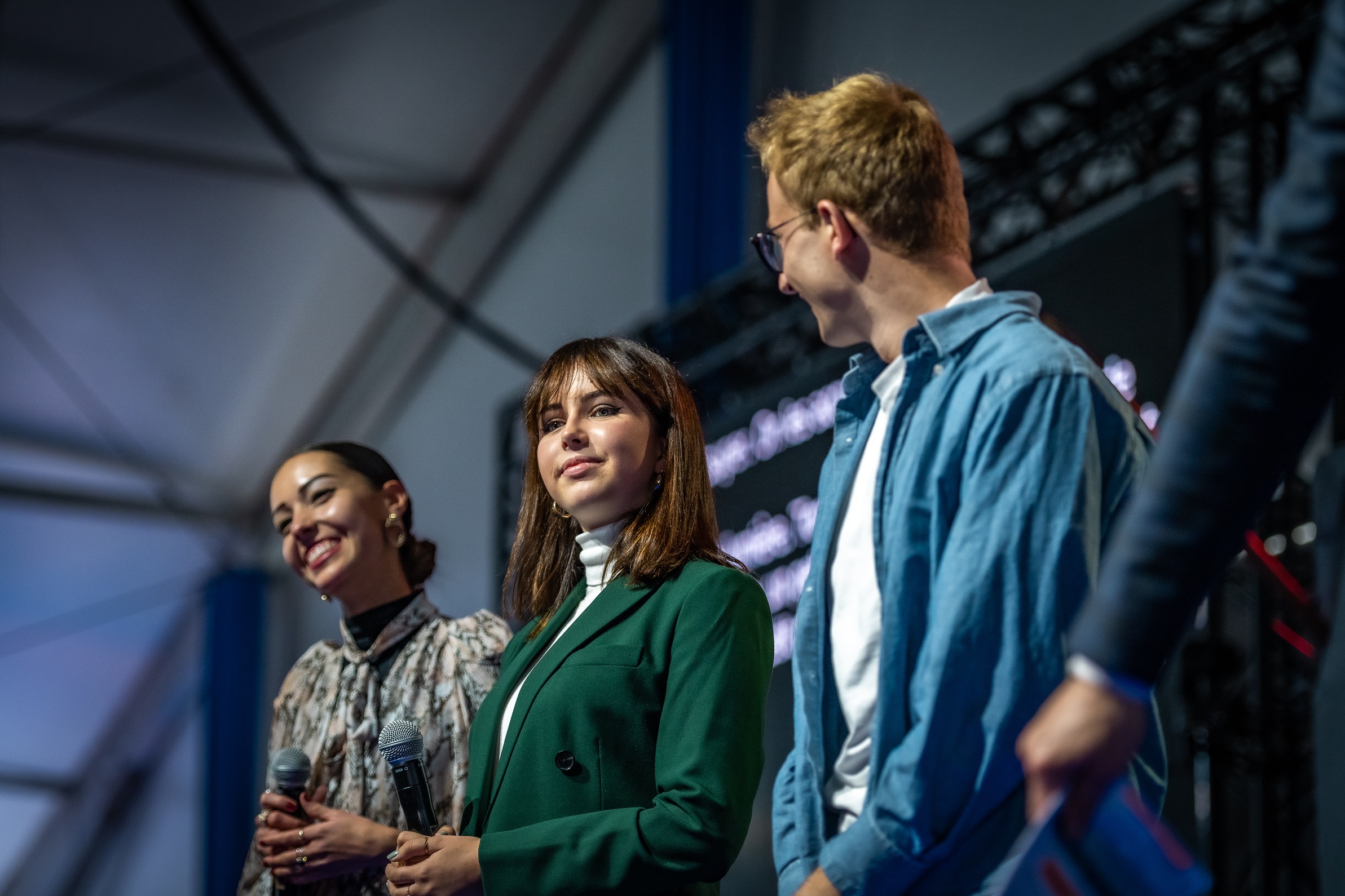 Young people were numerous on stage and among the public:  from proposals submitted to the international jury until the final designation of the winner, but also for the design of the trophy awarded to the winner.