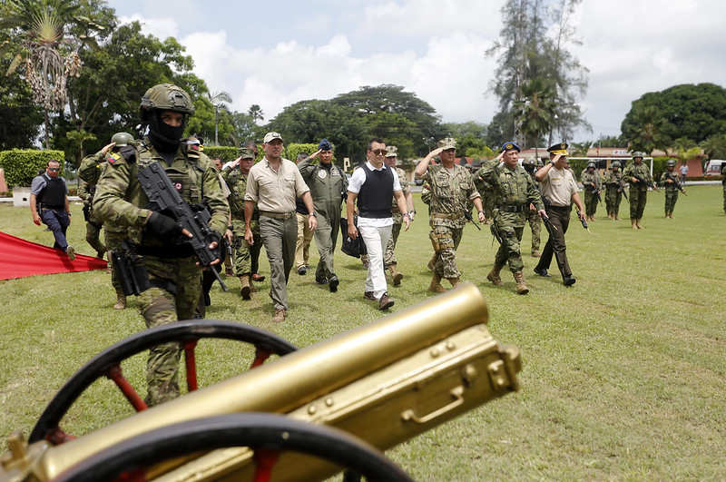 Machala (El Oro), 14 février 2024.- Le Chef de l'État a visité le Groupe d'artillerie militaire Fort N.1, où il a remercié les forces de l'ordre pour leur travail et leur engagement auprès du pays dans la lutte contre le terrorisme ©Eduardo Santillán/ Presidencia de la República