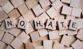 Comment les sociétés tolérantes se laissent porter par la haine