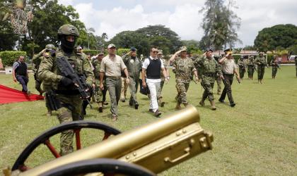 Machala (El Oro), 14 février 2024.- Le Chef de l'État a visité le Groupe d'artillerie militaire Fort N.1, où il a remercié les forces de l'ordre pour leur travail et leur engagement auprès du pays dans la lutte contre le terrorisme ©Eduardo Santillán/ Presidencia de la República